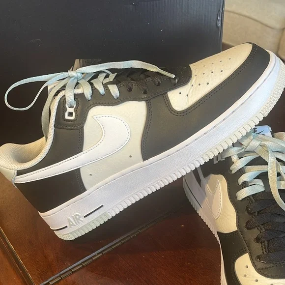 NIKE - AIR FORCE 1 ‘07 LV8 - Black/Light Silver-Phantom - Size 9.5 - Picture 3 of 8